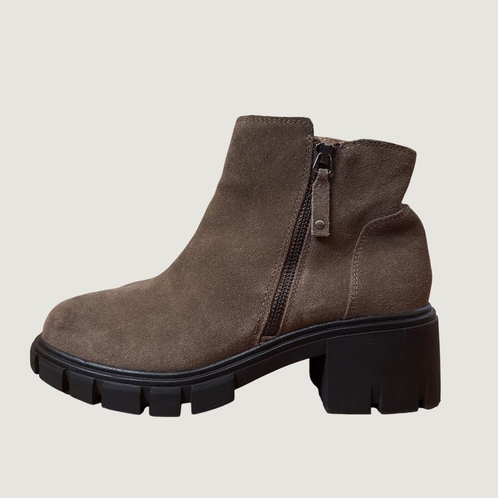 Me Too Slade14 Bootie Women Brown Suede Lug Sole Block Heel SIZE 9M